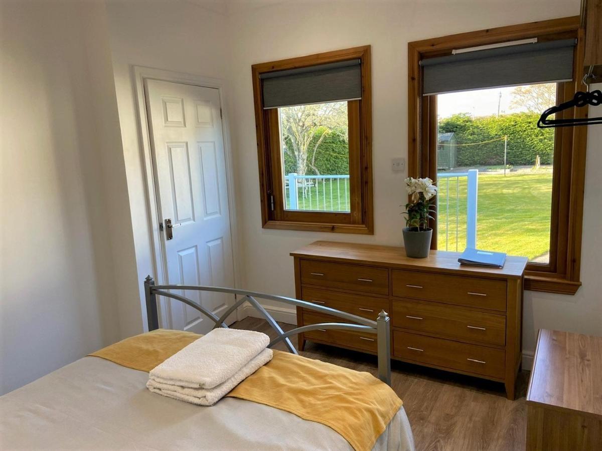 Chalet On The Green - Self Contained With Parking. Inshes 외부 사진
