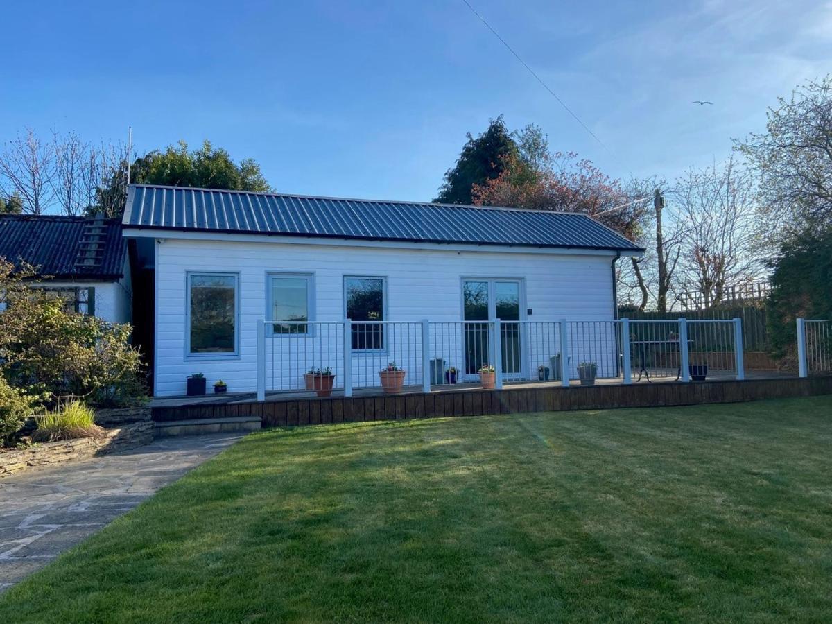 Chalet On The Green - Self Contained With Parking. Inshes 외부 사진