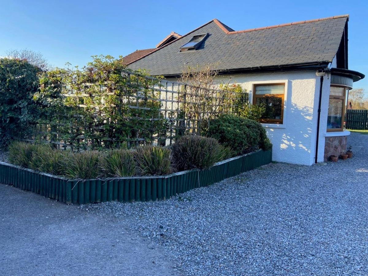 Chalet On The Green - Self Contained With Parking. Inshes 외부 사진